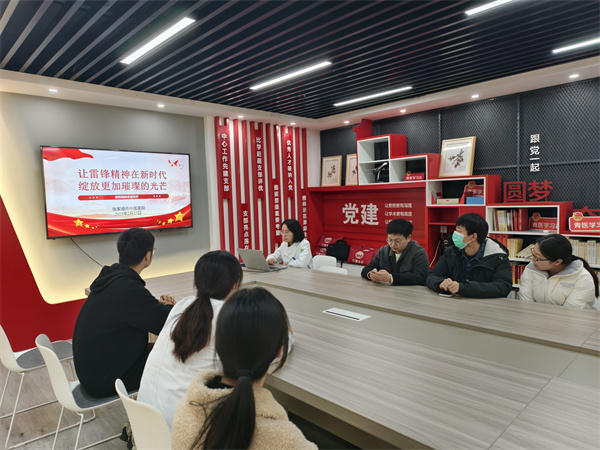让雷锋精神在新时代绽放医者光芒 ——市中医医院青年医务工作者开展学雷锋主题学习活动